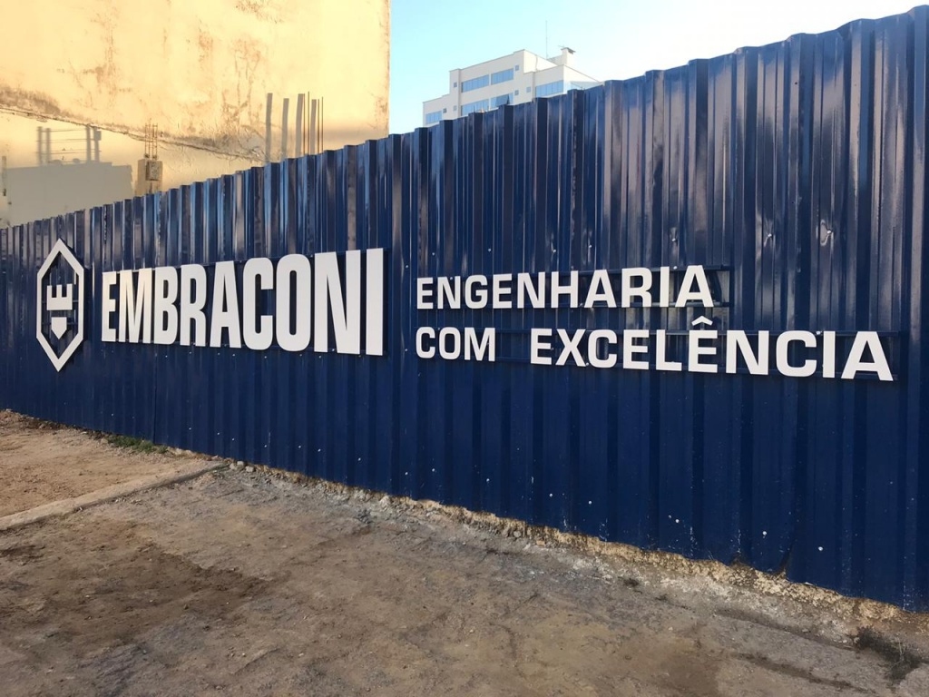 Identificação nos canteiros de obra